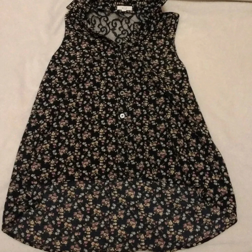 Mine Navy Floral Sleeveless Blouse